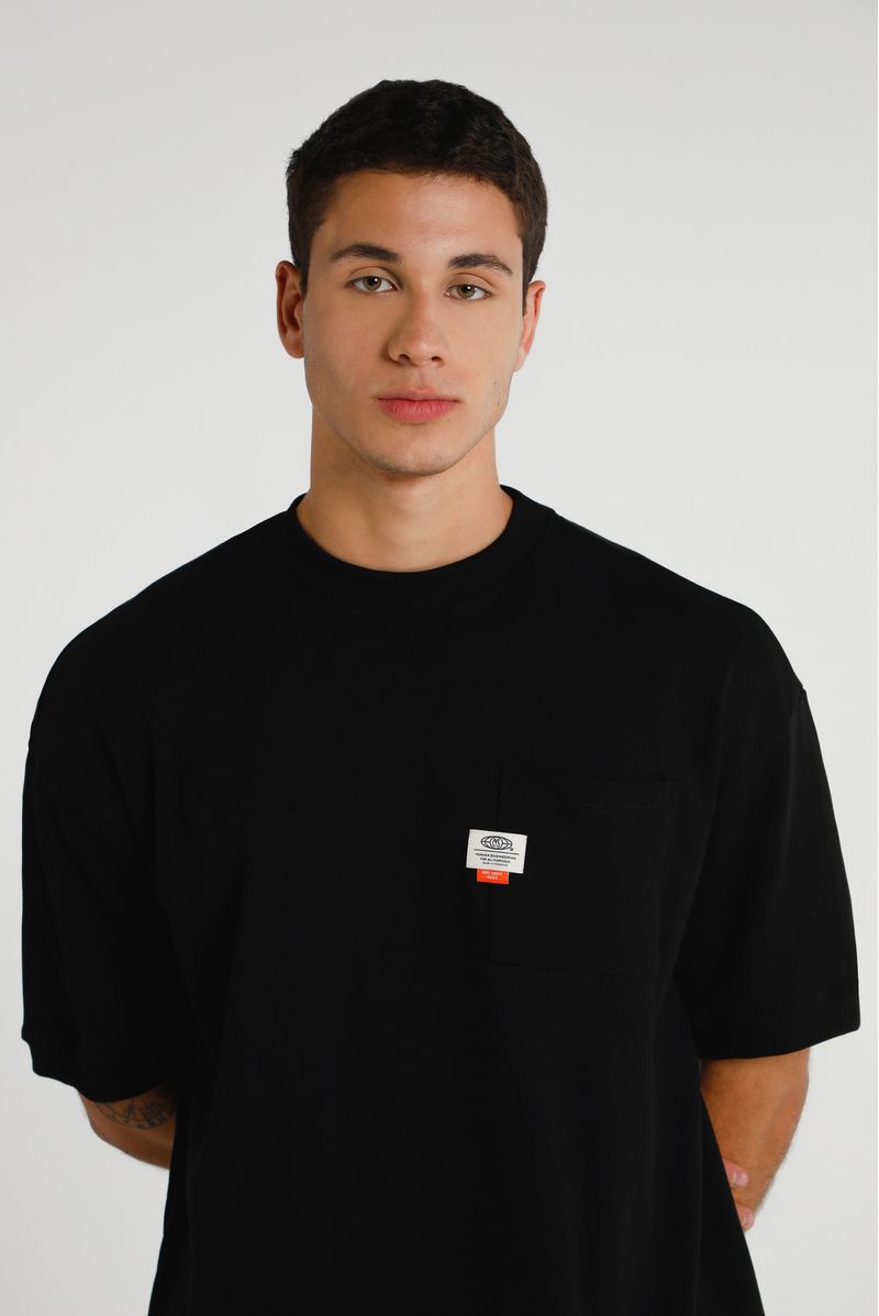 Camicia oversize da uomo di colore bianco vissuto a righe verticali