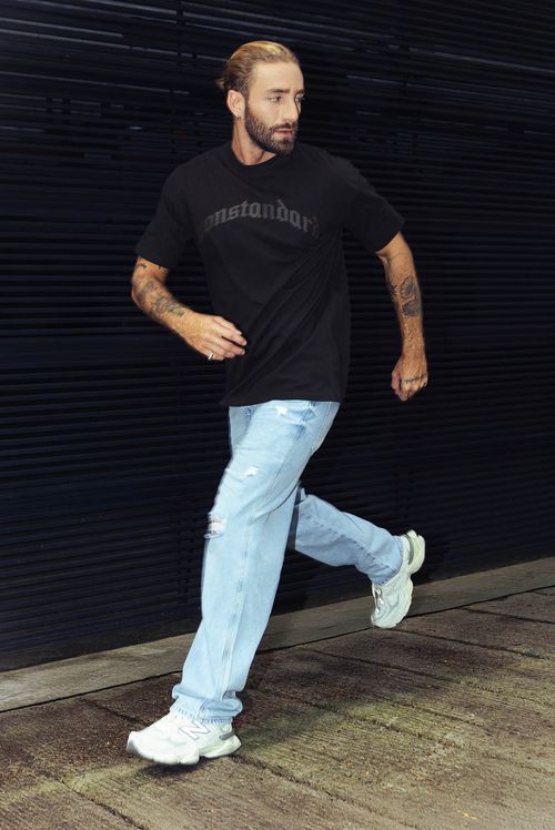 Camiseta Regular Negro Texto